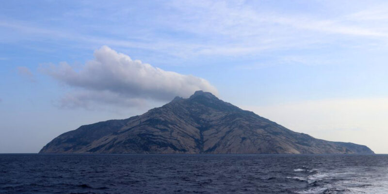 Die Insel Montecristo aus der Ferne. Foto: Jürgen Sorges