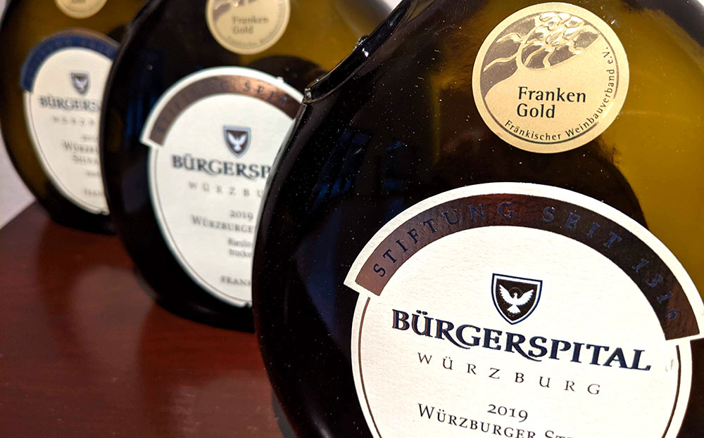 Seit fast 300 Jahren werden die besten Weine in den klassischen Bocksbeutel gefüllt. Foto: Carola Faber