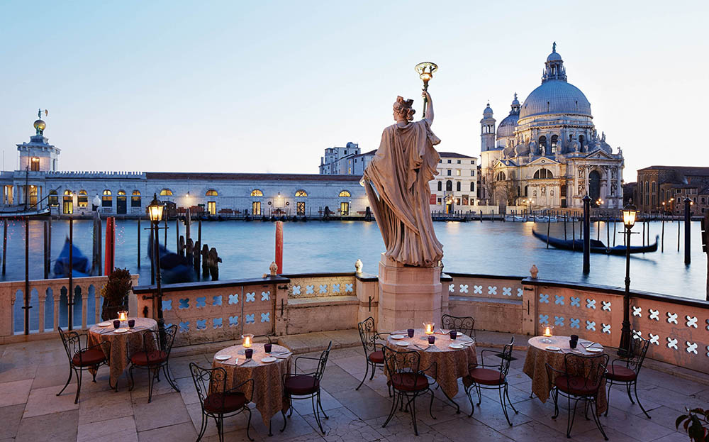 Terrasse der "Bar Canale" im Hotel BAUER Palazzo Venezia. Foto: BAUER Palazzo Venezia