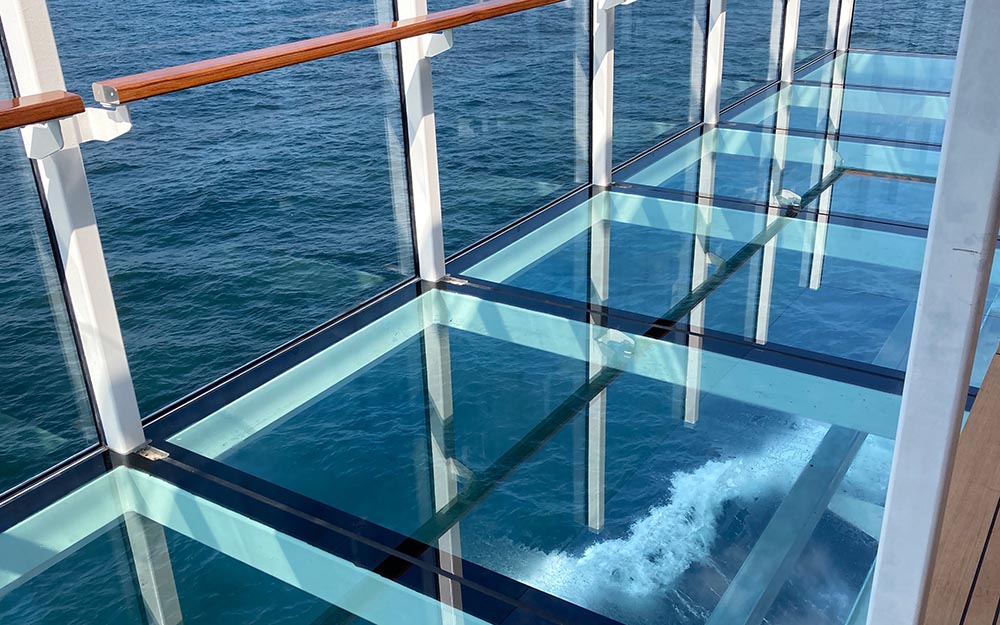 Das Meer in all seinen Dimensionen so nah wie möglich erleben: Der ausfahrbare, gläserne Balkon. Foto: Uta Petersen