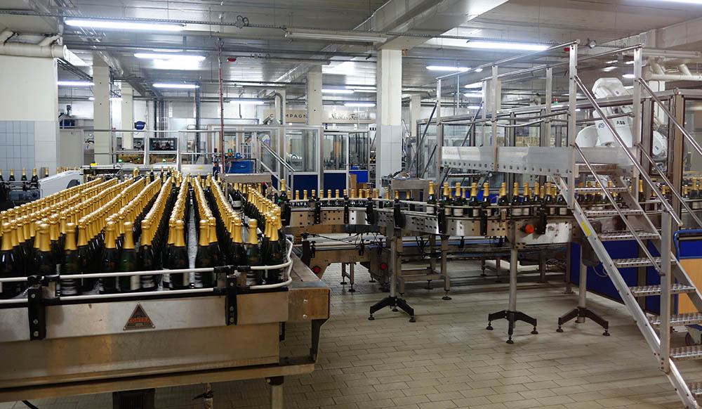 Gut 12 Millionen Flaschen Champagner verlassen alljährlich das Unternehmen in Chouilly. Foto: Michael Schabacker