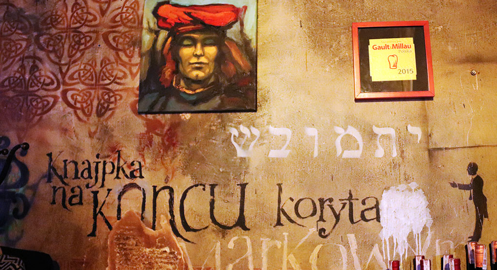 Wand im Restaurant „Na Kuncu Korytarza“. Foto: Ellen Spielmann