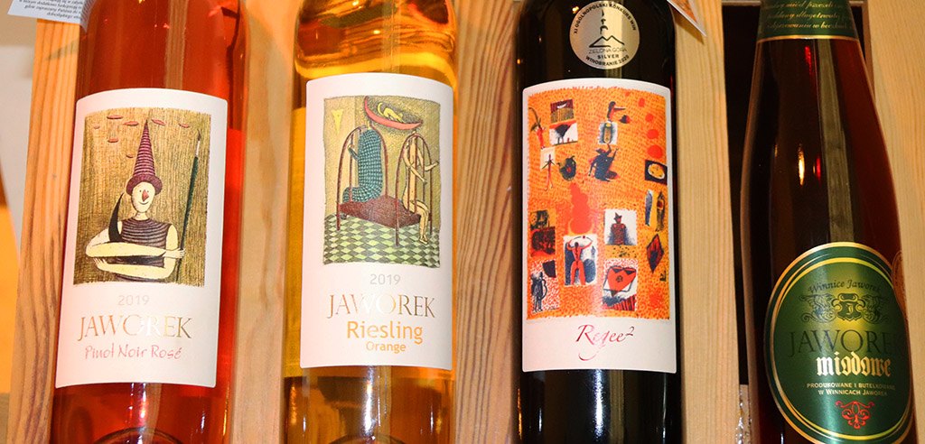 Interessant: zum Beispiel der Jaworek Pinot Noir Rose (l.) und der Jaworek Riesling Orange (2 v. l.). Foto: Jürgen Sorges