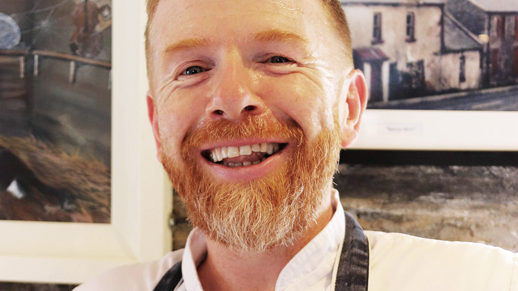 Co-Eigner und Chefkoch Kieran Doherty: World Seafood Chowder Champion, Gewinner des nationalen All Ireland Chowder Cook-Off, Donegal Food Hero, Café des Jahres in Ulster... Foto: Ellen Spielmann