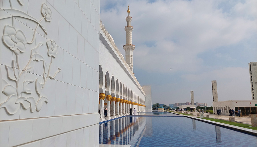 Die Scheich-Zayid-Moschee: Platz für 40.000 Gläubige. Foto: Michael Schabacker