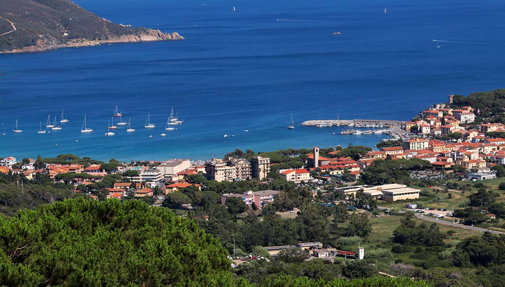 Sicht auf Marina di Campo. Foto: Ellen Spielmann