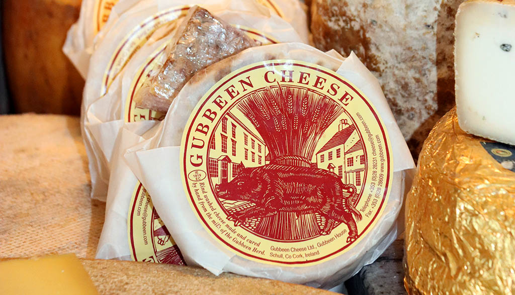 Gubbeen Farm House Cheese in Verpackung im Laden, hier in Tralee. Foto: Ellen Spielmann