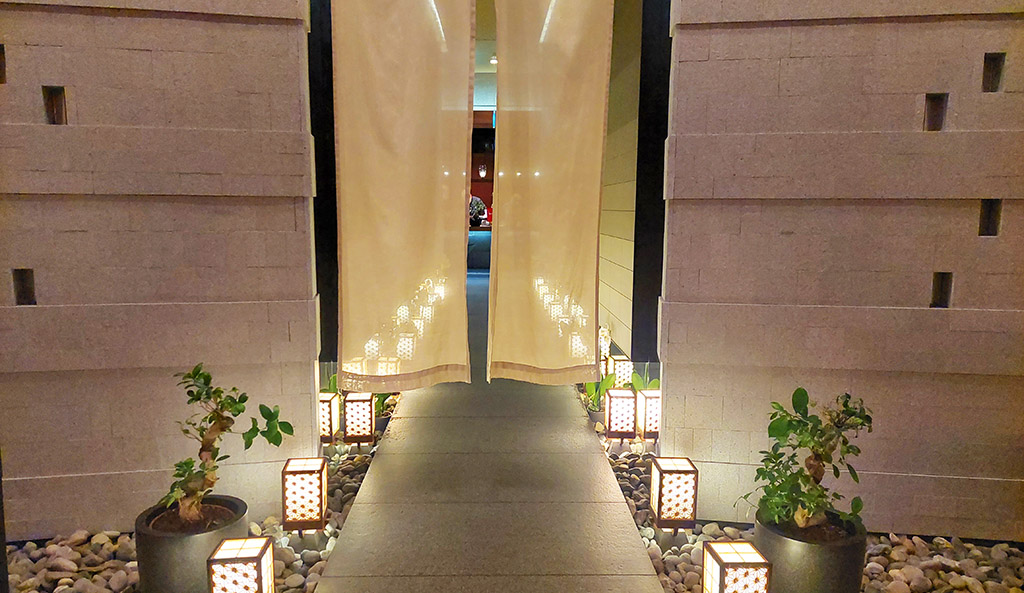 Auf in die kulinarische Sperrspitze des Hotels: Eingang des „The Japanese“. Foto: Michael Schabacker