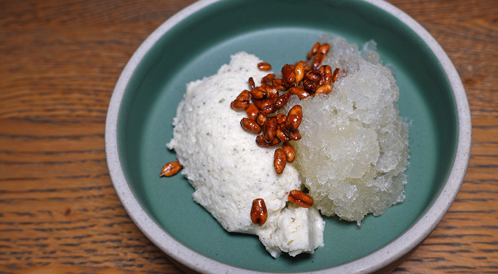 Pudding, Gerste und eine Granita mit den Essenzen der Birke. Foto: Fritz-Hermann Köser