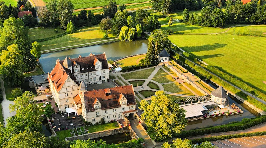 Luftbildaufnahme des Schlosshotel Münchhausen. Foto: Schlosshotel Münchhausen