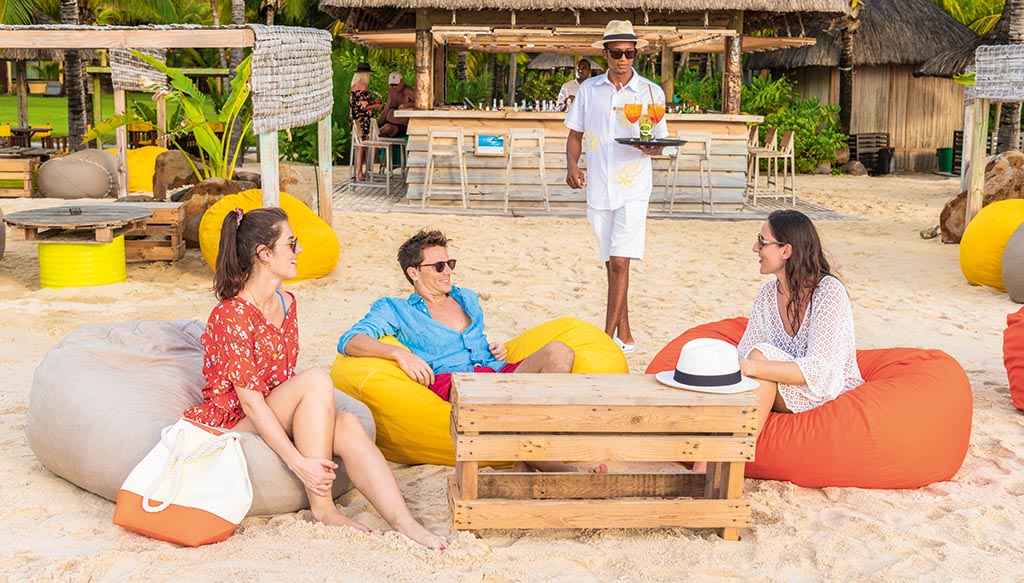 Cocktails am Beachcomber-Strand. Foto: Beachcomber Resorts & Hotels