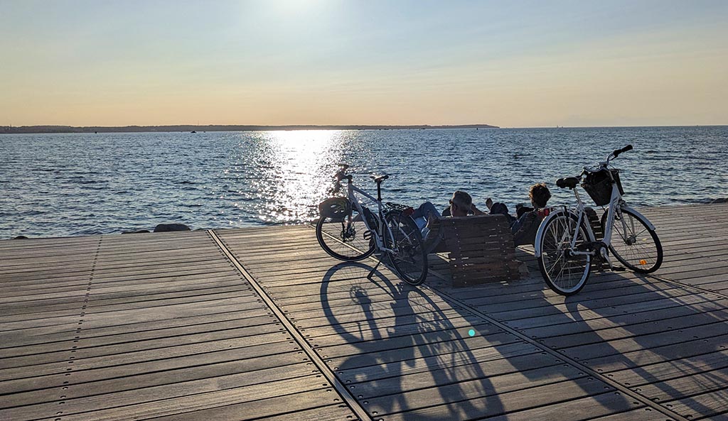 Die Radtour beginnt am Hafen... Foto: Carola Faber