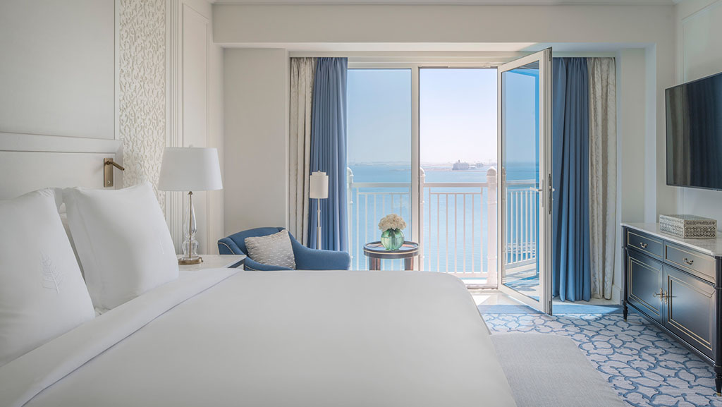 Alle Zimmer sind modern, komfortabel und haben Meerblick. Foto: Four Seasons