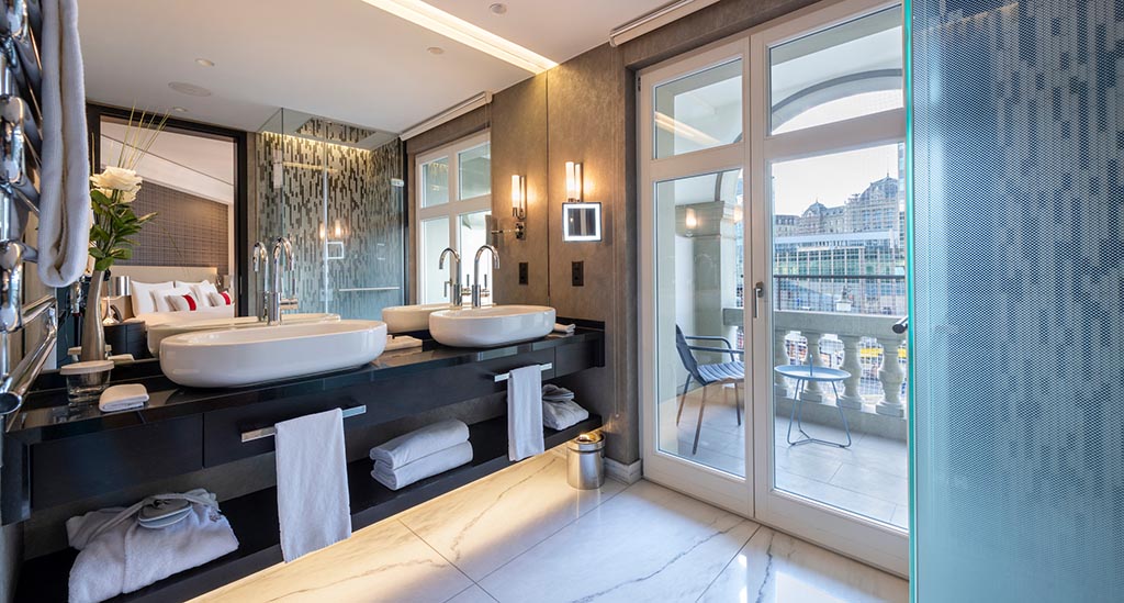 Badezimmer in einer Suite des Schweizerhof Bern & Spa. Foto: Christian Euler