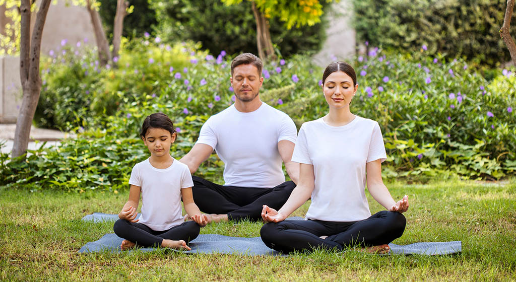 Meditationsübungen werden outdoor und indoor angeboten. Foto: Zulal