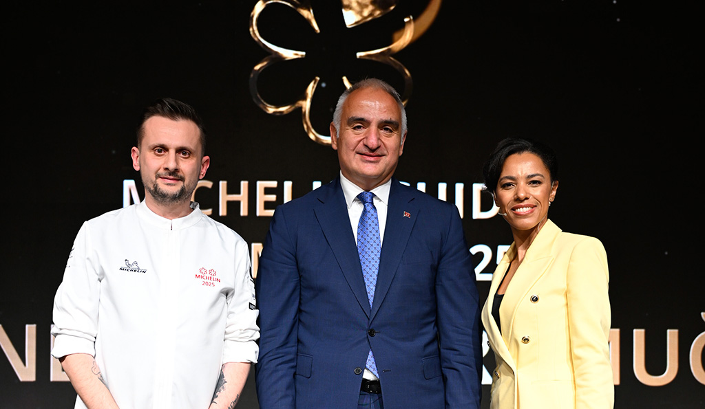 Bei der Verleihung: Tourismusminister Mehmet Nuri Ersoy (in der Mitte). Foto: Michelin