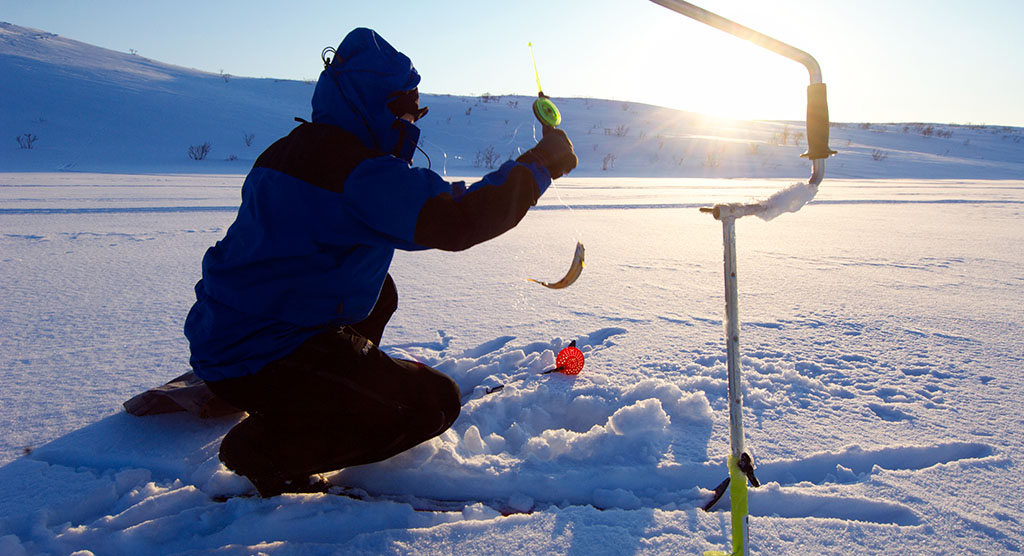 Eisfischen in Nordnorwegen. Foto: Bjarne Riesto
