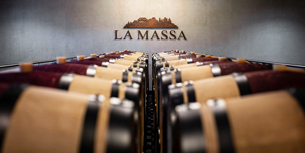 Im Weinkeller des Weinguts. Foto: Tenuta La Massa / Studio Clou