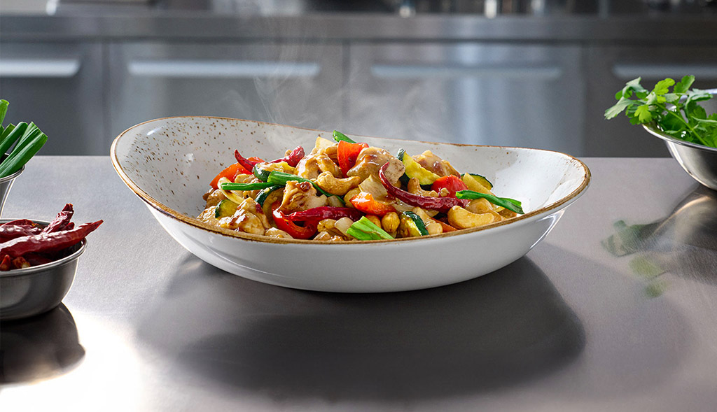 Lecker: Cashew Chicken. Foto: NCL Norwegian Aqua