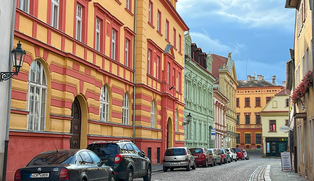 Ein einladender Ort mit vielen historischen Gebäuden: Zatec. Foto: Fritz-Hermann Köser