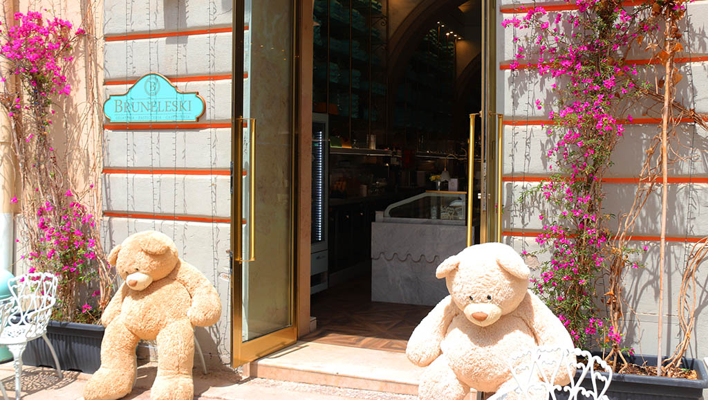 Gelateria Bruneleski mit riesigen Teddybären vor der Tür. Foto: Ellen Spielmann