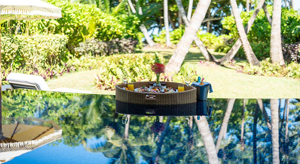 Floating Breakfast im eigenen Pool. Fotos: Waldorf Astoria