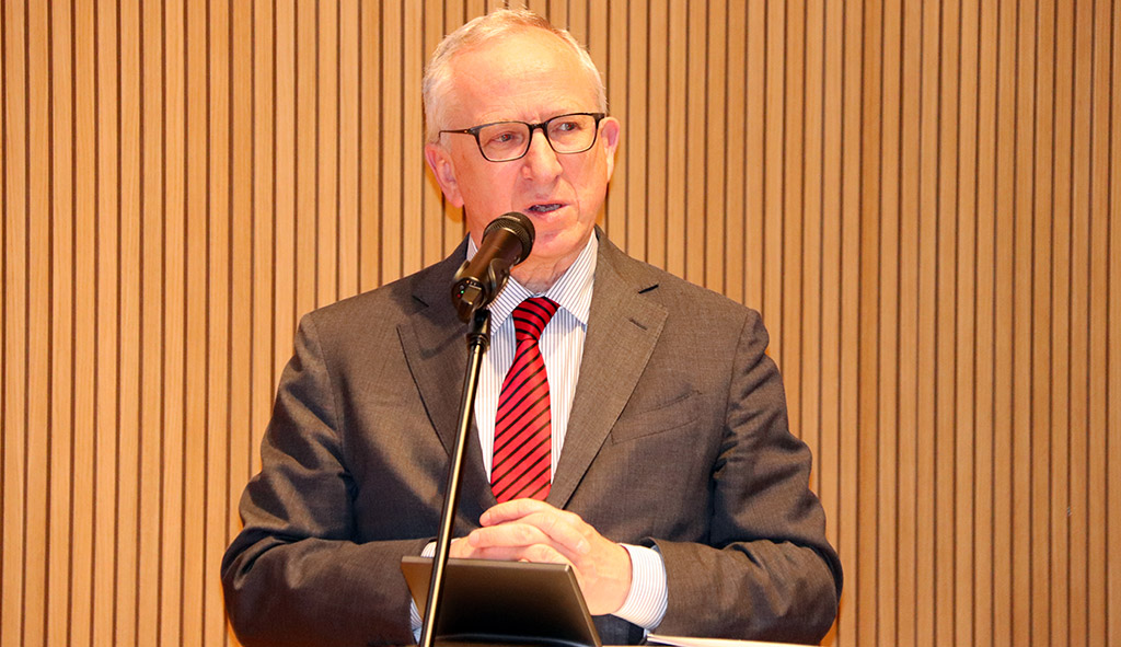 Ambassador Jan Tombinski bei seiner Rede zum Empfang. Foto: Jürgen Sorges