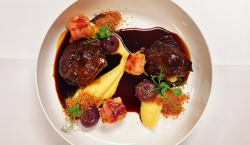 Anna Köpkes Signature Dish: Geschmorte Schweinebäckchen. Foto: Schlosshotel Münchhausen