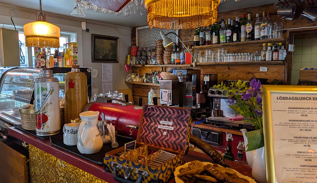 Retro-Charme und viel Herzblut im Kafé de Luxe. Foto: Carola Faber