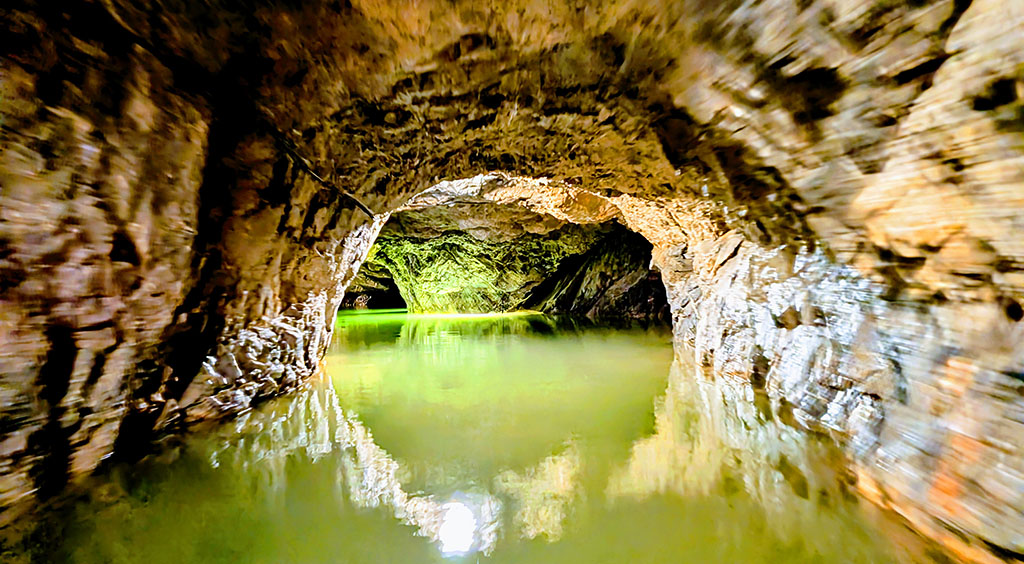 Unterirdische Flussfahrt. Foto: Carola Faber