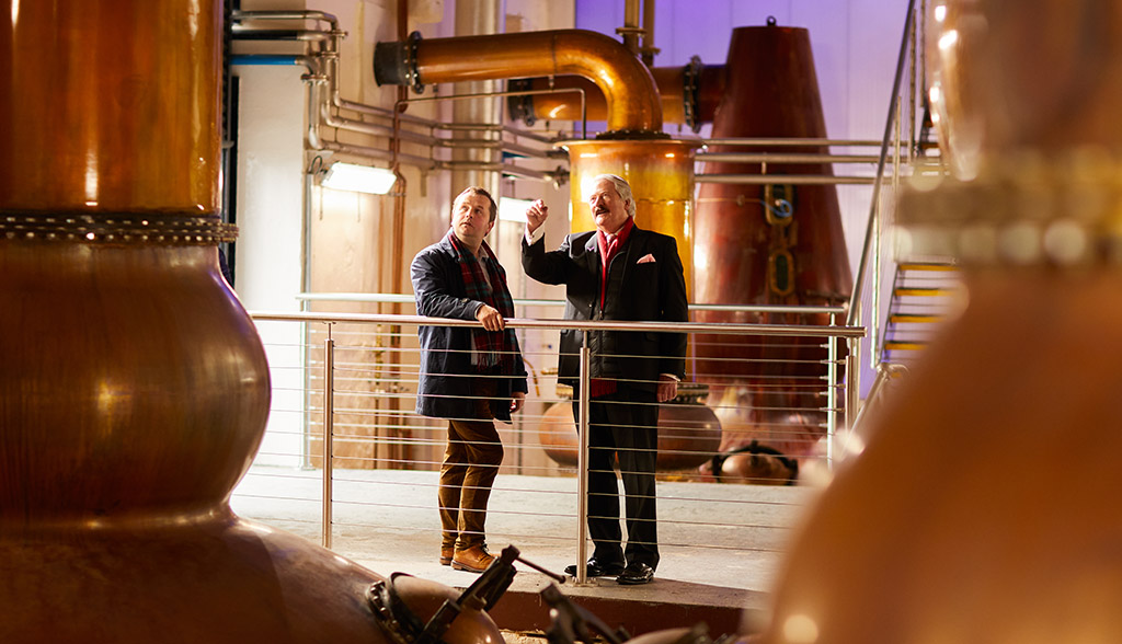 Richard Paterson OBE (Order of The British Empire) (links) und Gregg Glass, Master Whisky Maker von The Dalmore. Foto: Whyte&Mackay Ltd.