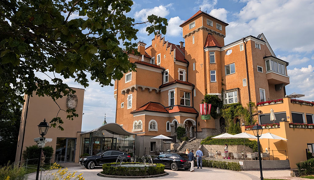 Das Hotel Schloss Mönchstein. Foto: Carola Faber