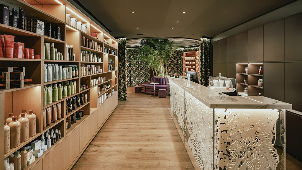 Das dipiù Spa verbindet natürliche Materialien mit innovativen Anwendungen – ein Rückzugsort, der Körper und Sinne auf einzigartige Weise belebt. Foto: Giardino Hotel