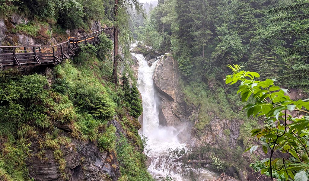 Wasserfall in der Groppensteinschlucht. Foto: Carola Faber