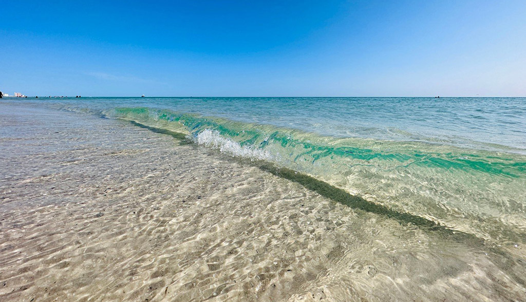 An ins glasklare Wasser - perfekt, um in den Tag zu starten. Foto: Visit Panama City Beach