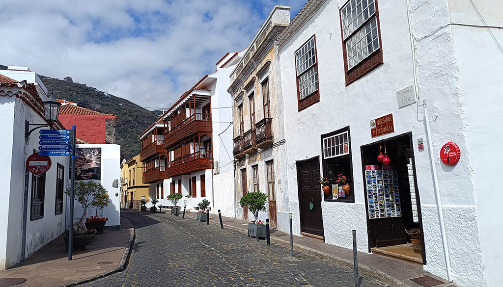 Kleine Straßen und Gassen formen diesen Ort. Foto: Michael Schabacker
