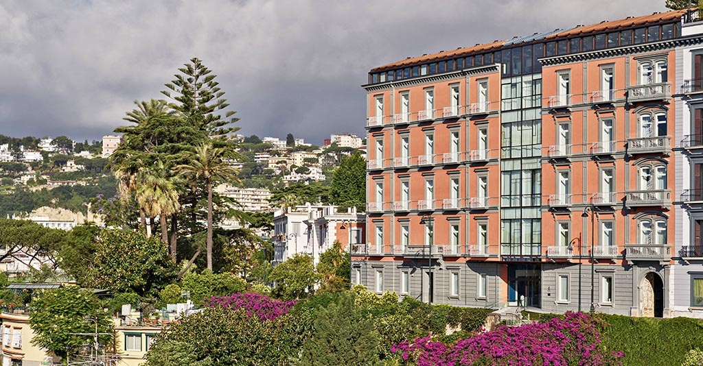 Die Fassade des historischen Palastes. Foto: Hilton Curio Collection