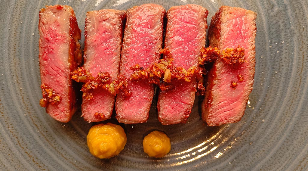 Wagyu, frisch zubereitet beim Teppanyaki. Foto: Michael Schabacker