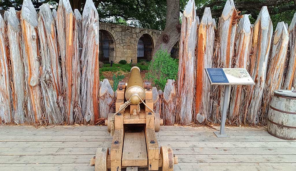 Kanone an der Mission „The Alamo“. Foto: Michael Schabacker