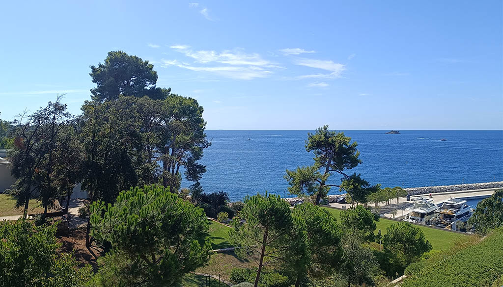 Aussicht vom Hotel auf die Bucht. Foto: Michael Schabacker