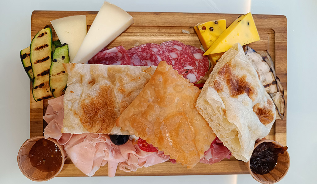 Verschiedene Speisen können im Restaurant gewählt werden. Foto: Michael Schabacker