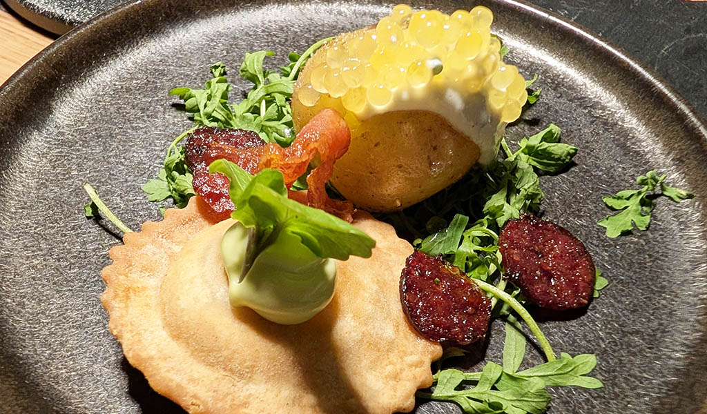 Armer Bauer und Tiroler Krapfen. Foto: Carola Faber