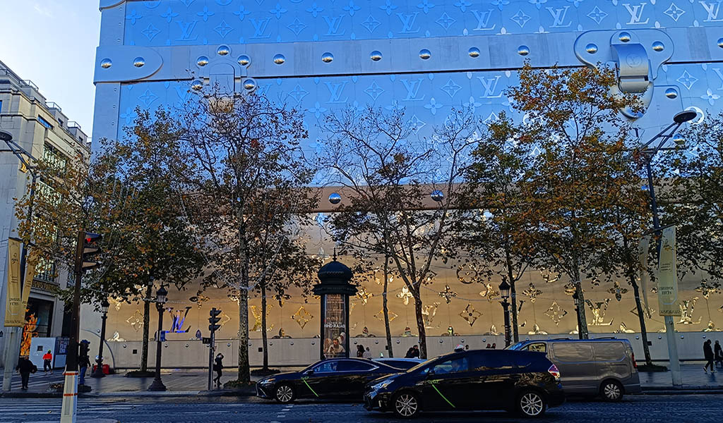 Das Hotel von Louis Vuitton neben dem Flagship Store öffnet 2026 seine Pforten. Foto: Michael Schabacker