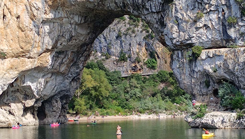 Der Felsenbogen Pont d'Arc. Foto: Michael Schabacker