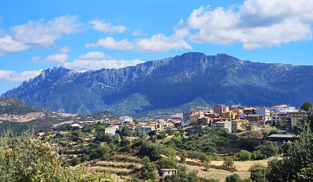 Der Ort Orgosolo. Foto: Jürgen Sorges