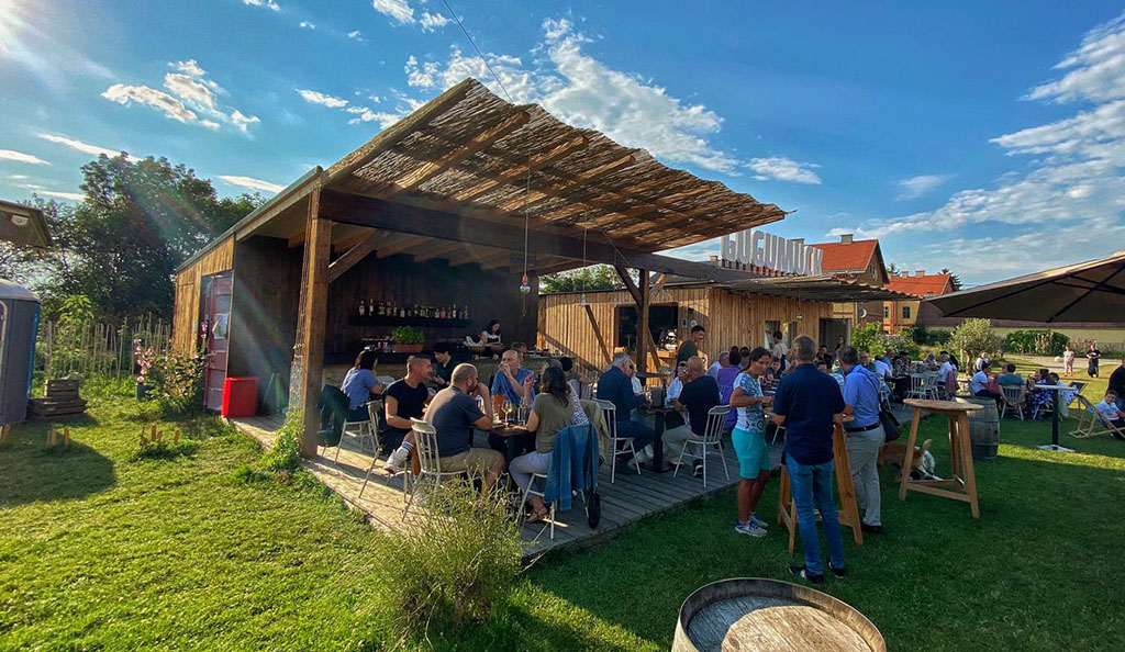 In der Gartenbar: entschleunigtes Genießen. Foto: Michael Gattereder