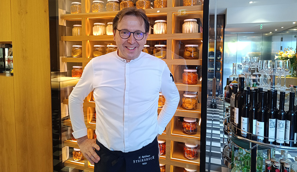 Heinz Reitbauer im Restaurant. Foto: Michael Schabacker