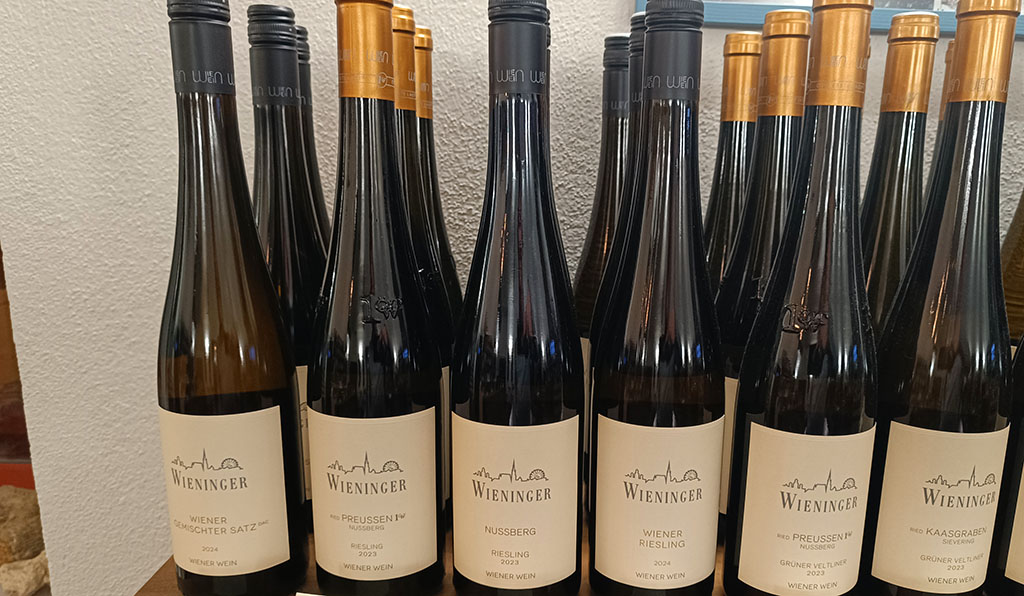 Verschiedene Weine Wieningers. Foto: Michael Schabacker