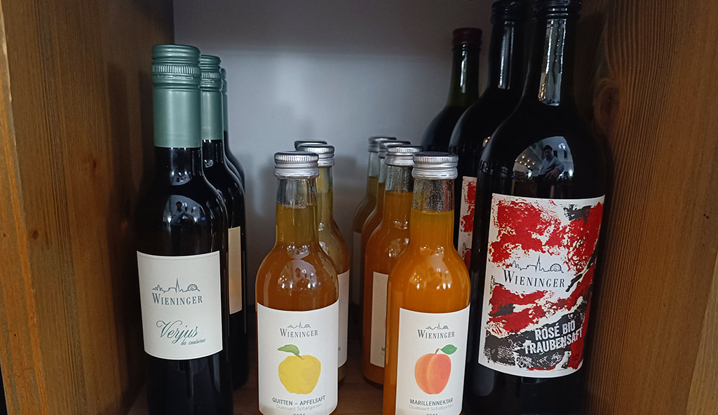 Auch im Sortiment: Säfte. Foto: Michael Schabacker