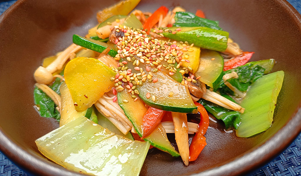 Frisch zubereitetes Gemüse, direkt von der Grillplatte kommend. Foto: Michael Schabacker